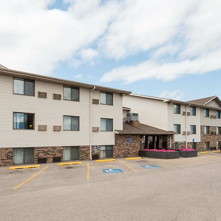 Serena Inn & Suites Of Rapid Stadt Exterior foto