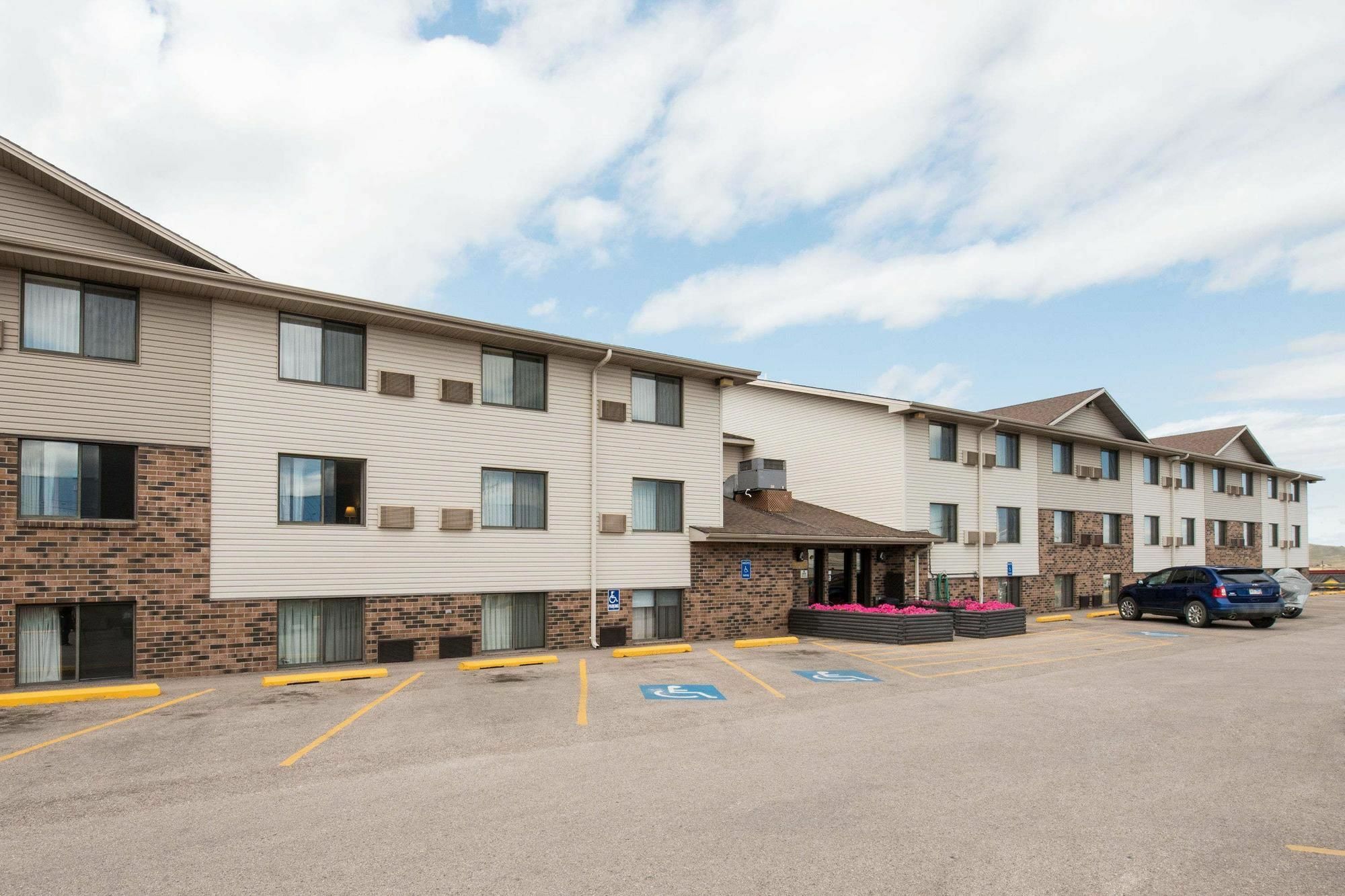 Serena Inn & Suites Of Rapid Stadt Exterior foto